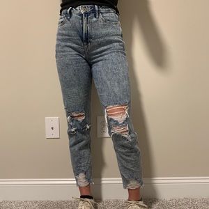 Ultra high-rise mom jean- Hollister vintage